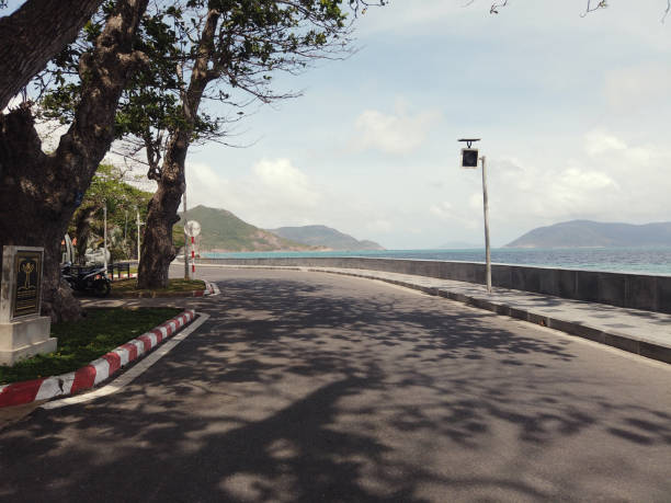 quiet street con isand (dao), vietnam - con trail imagens e fotografias de stock