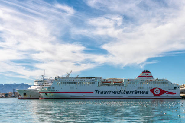 trasmediterranea ship, à malaga - editorial sea white ship photos et images de collection