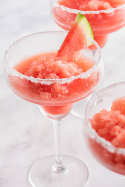 wassermelone margarita - crushed ice freshness red lime stock-fotos und bilder