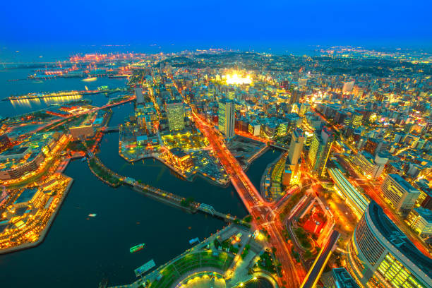 istock Yokohama skyline dusk 1211124584