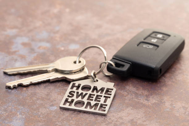 istock House and car keys 1211126296