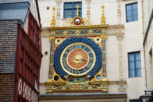 The tower clock of the new Town Hall at Marienplatz .