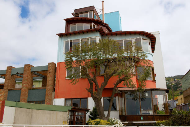 Exterior of "La Sebastiana" - famous chilean poet Pablo Neruda's house in Valparaiso, Chile. Valparaiso, Chile - October 19, 2013: Exterior of "La Sebastiana" - famous chilean poet Pablo Neruda's house in Valparaiso, Chile. valparaiso chile stock pictures, royalty-free photos & images