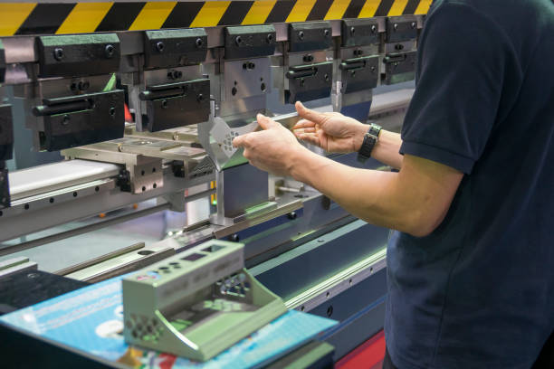 istock Operation of press brake hydraulic bending machine with forming die by skill operator. 1211143001