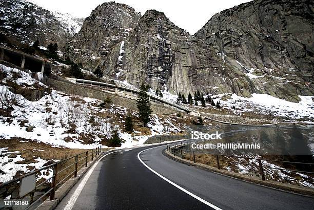 Gotthardstrasse - Fotografias de stock e mais imagens de Alpes Europeus - Alpes Europeus, Alpes suíços, Cordilheira - Montanha