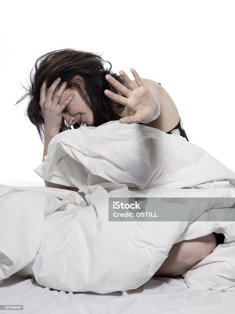 Mujer en la cama despertar - Foto de stock de Adolescente libre de derechos