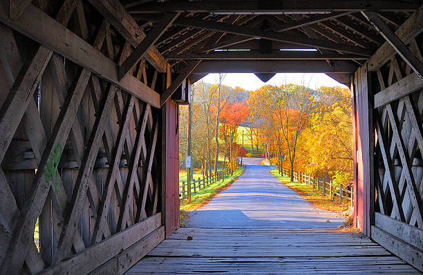 firma ashland kryty most-yorklyn, delaware - covered bridge zdjęcia i obrazy z banku zdjęć