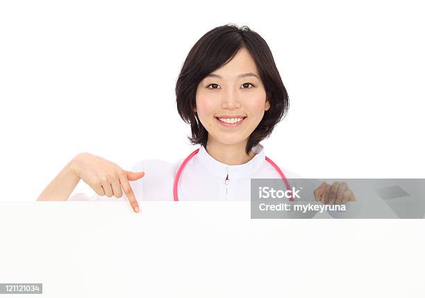 Joven Enfermera Asiática Foto de stock y más banco de imágenes de 20 a 29 años - 20 a 29 años, Adulto, Adulto joven