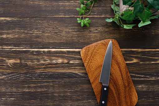Kitchen knives and cutting boards
