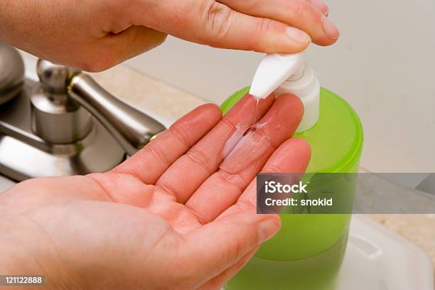 Hände Waschen Stockfoto und mehr Bilder von Badezimmer - Badezimmer, Bakterie, Bathroom