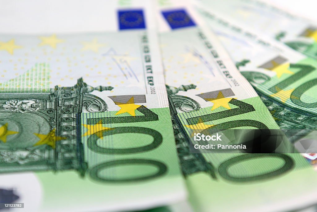 100 ユーロの銀行 MTN - 100ユーロ紙幣のロイヤリティフリーストックフォト
