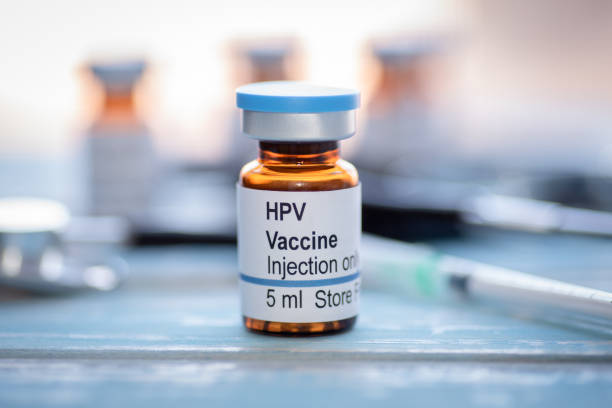 HPV vaccine vial Illustrative picture of human papillomavirus HPV vaccine human papilloma virus photos stock pictures, royalty-free photos & images