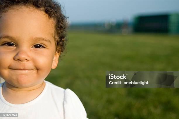 Uśmiech Dziecka - zdjęcia stockowe i więcej obrazów Niemowlęta dziewczynki - Niemowlęta dziewczynki, 12-17 miesięcy, 12-23 miesięcy