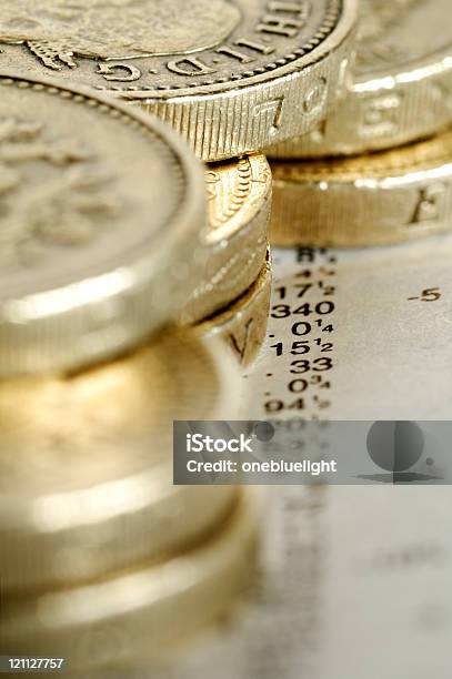 Haufen Von Münzen Stockfoto und mehr Bilder von Britische Geldmünze - Britische Geldmünze, Britische Währung, Buchseite