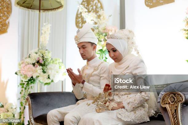 Modern Muslim Bride And Groom Stock Photo - Download Image Now - Wedding, Islam, Wedding Ceremony