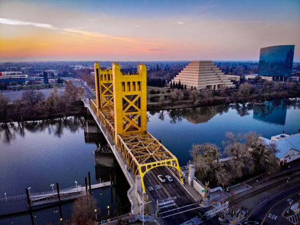 tower bridge - sacramento county imagens e fotografias de stock