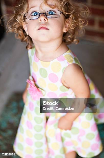 Photo libre de droit de Jolie Petite Fille Portrait banque d'images et plus d'images libres de droit de Bébé - Bébé, Bébés filles, Cheveux frisés