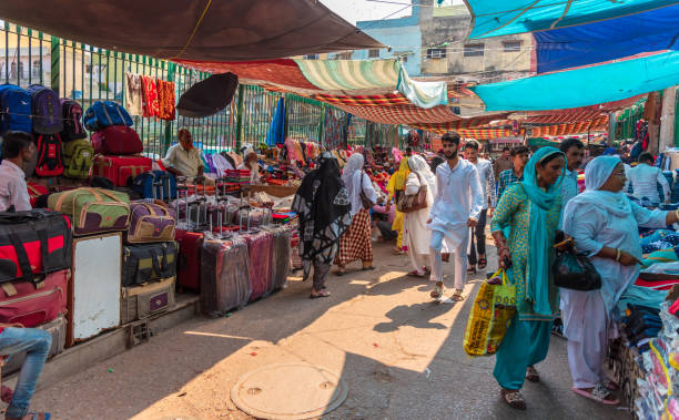 chadni chowk market - delhi india islam jama masjid imagens e fotografias de stock