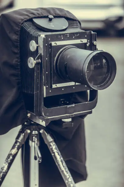 Close up shot of a vintage camera on a tripod.