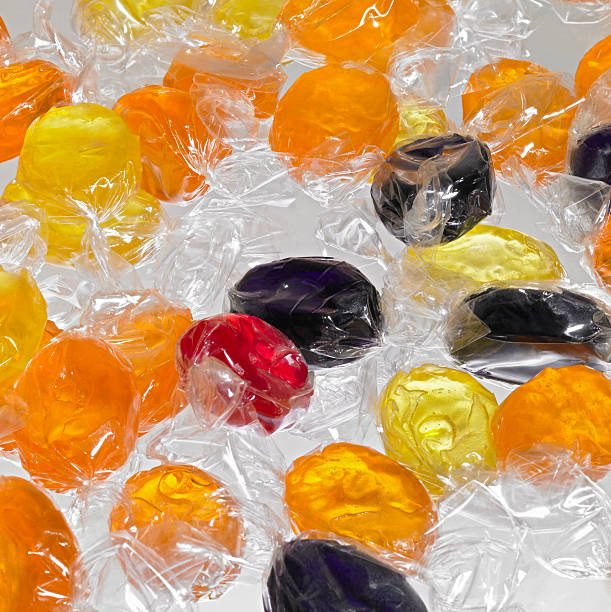 doce colorido - candy hard candy wrapped variation imagens e fotografias de stock