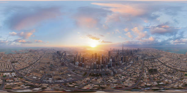 360 panorama by 180 degrees angle seamless panorama of aerial view of Dubai Downtown skyline and highway, United Arab Emirates or UAE. Financial district in urban city. Skyscraper buildings at sunset. panorámica de 360 por 180 grados ángulo sin costuras panorama de la vista aérea del horizonte y la carretera del centro de dubái, emiratos arabes unidos o eau. distrito financiero en la ciudad urbana. edificios de rascacielos al atardecer.