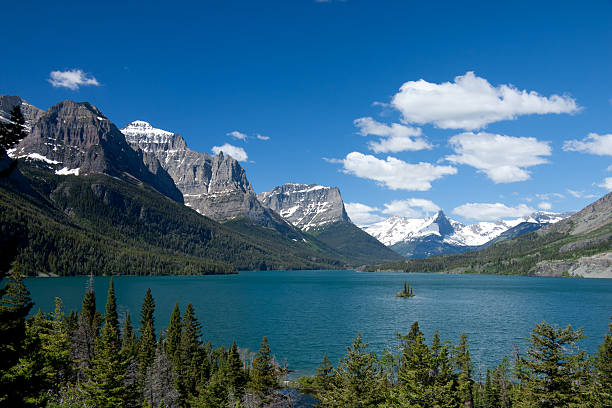 istock Wild Goose Island on St Mary Lake 121132874