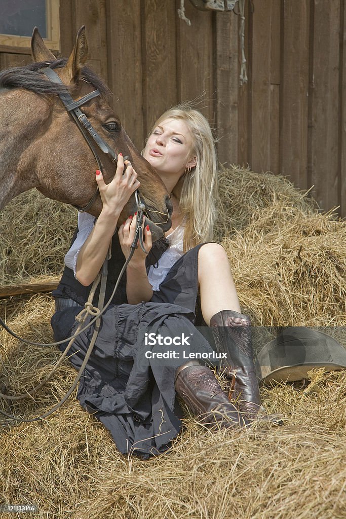 Bella ragazza in stile del paese - Foto stock royalty-free di Adolescente