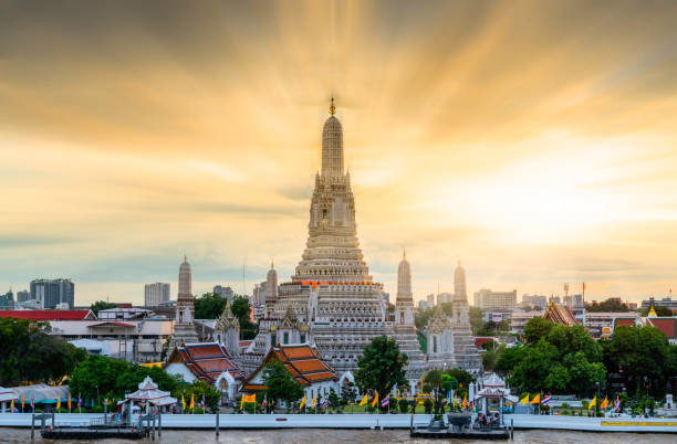 istock Twilight view of Wat Arun Ratchawararam temple 1211341807