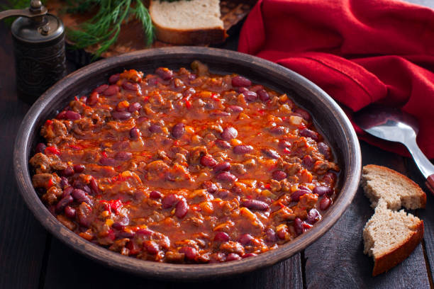 istock Chili con carne, traditional Mexican dish with beef and beans, selective focus 1211350714