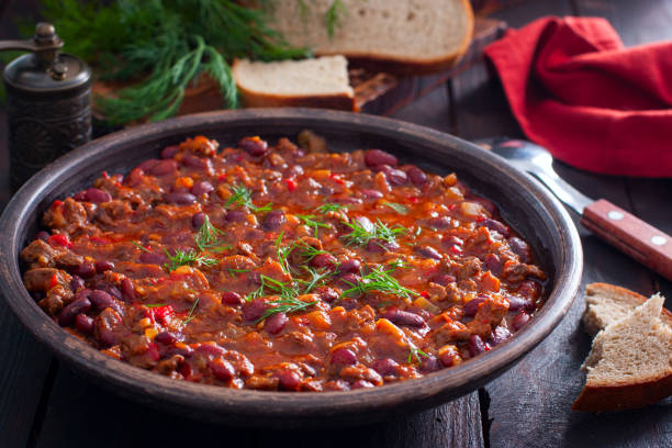 istock Chili con carne, traditional Mexican dish with beef and beans, selective focus 1211350765
