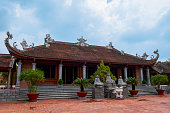 blick-auf-den-buddhistischen-tempel-in-can-tho-vietnam-mit-blauem-himmel-mit-wolken.jpg?b=1&s=170x170&k=20&c=hQ92mZxlDSxCRJWAjhJmT8Ci6XBjb7ExvPxYYyip8DA=