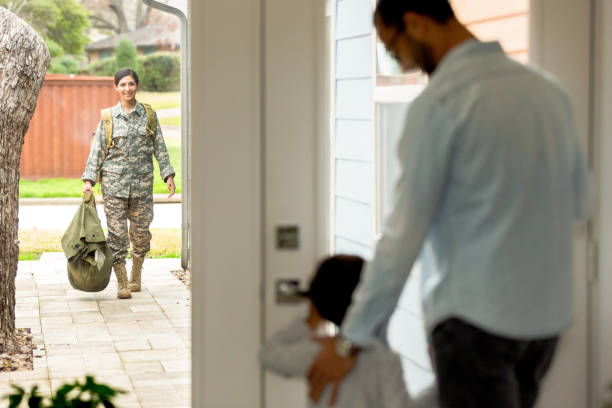 istock Female soldier returning home 1211388328
