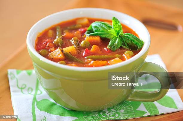 Minestrone - Fotografias de stock e mais imagens de Chávena - Chávena, Sopa, Ervilha