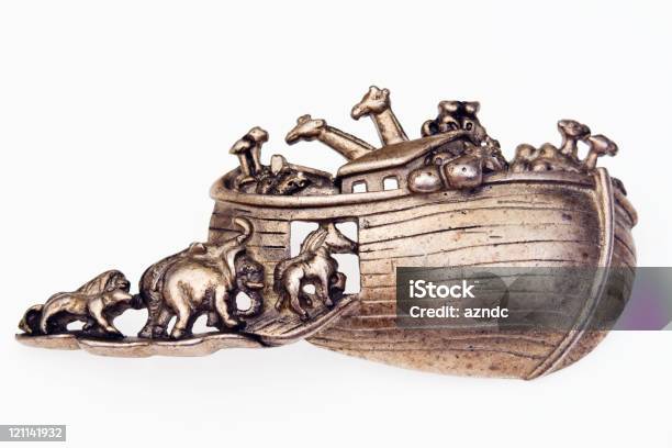 Vintage Broche Foto de stock y más banco de imágenes de Arca - Barco - Arca - Barco, Noé - Figura religiosa, Animal