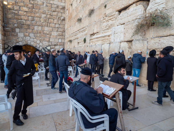 western wall plaza, jerusalén - the western wall wall east city fotografías e imágenes de stock