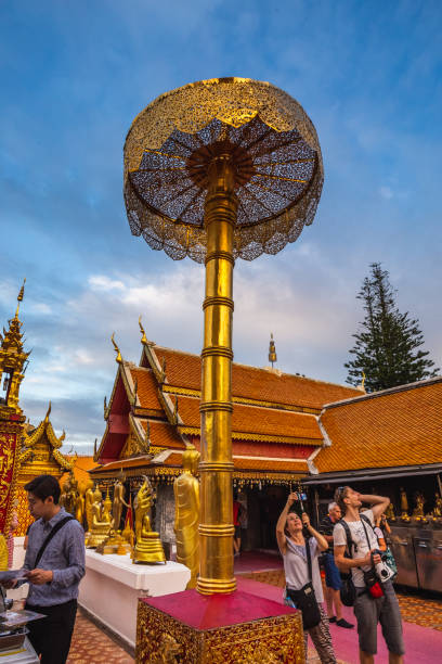 editoriale di viaggio in thailandia - editorial thailand spirituality gold foto e immagini stock