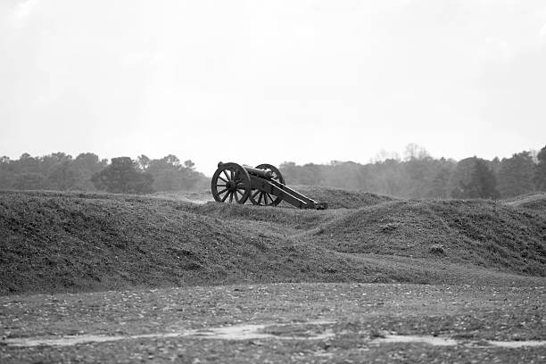 istock Cannons at Yorktown, Virginia 121147236