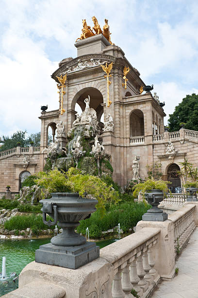 istock Fountain in park De la Ciutadella 121147286