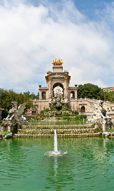 istock Fountain in park De la Ciutadella 121147326