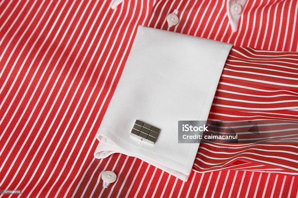 Abotoadura em homens Camisa vermelha - Foto de stock de Abotoadura royalty-free