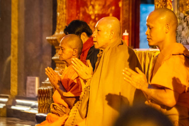 editoriale di viaggio in thailandia - editorial thailand spirituality gold foto e immagini stock