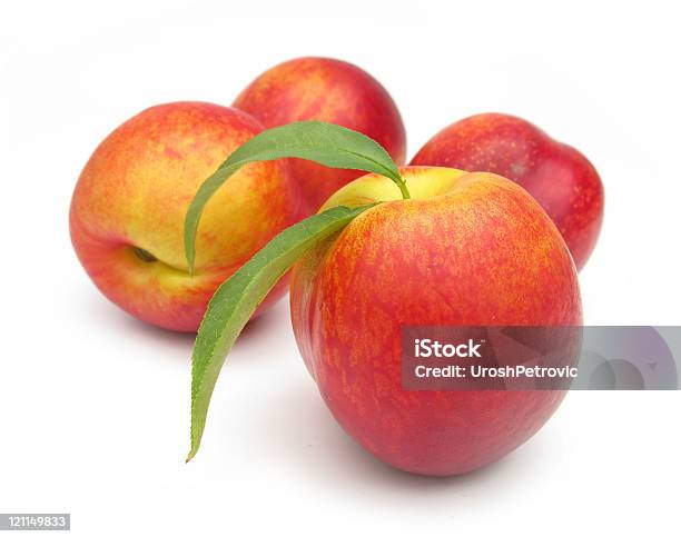 Nectarines Perfetta - Fotografie stock e altre immagini di Bianco - Bianco, Cibo, Composizione orizzontale