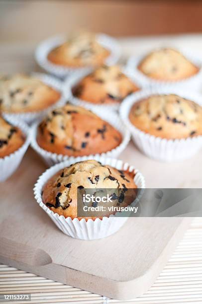 Muffins - Fotografias de stock e mais imagens de Assado no Forno - Assado no Forno, Bolo - Sobremesa, Chocolate