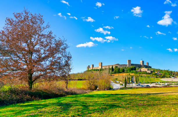 monteriggioni village fortifié médiéval, sienne, toscane. italie - monteriggioni tuscany chianti region fort photos et images de collection