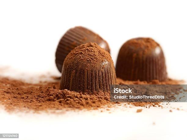 Photo libre de droit de Truffes Au Chocolat banque d'images et plus d'images libres de droit de Aliment - Aliment, Chocolat, Chocolat au lait - Chocolat