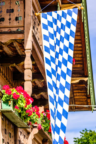 típica bandera nacional bavarian - freistaat fotografías e imágenes de stock