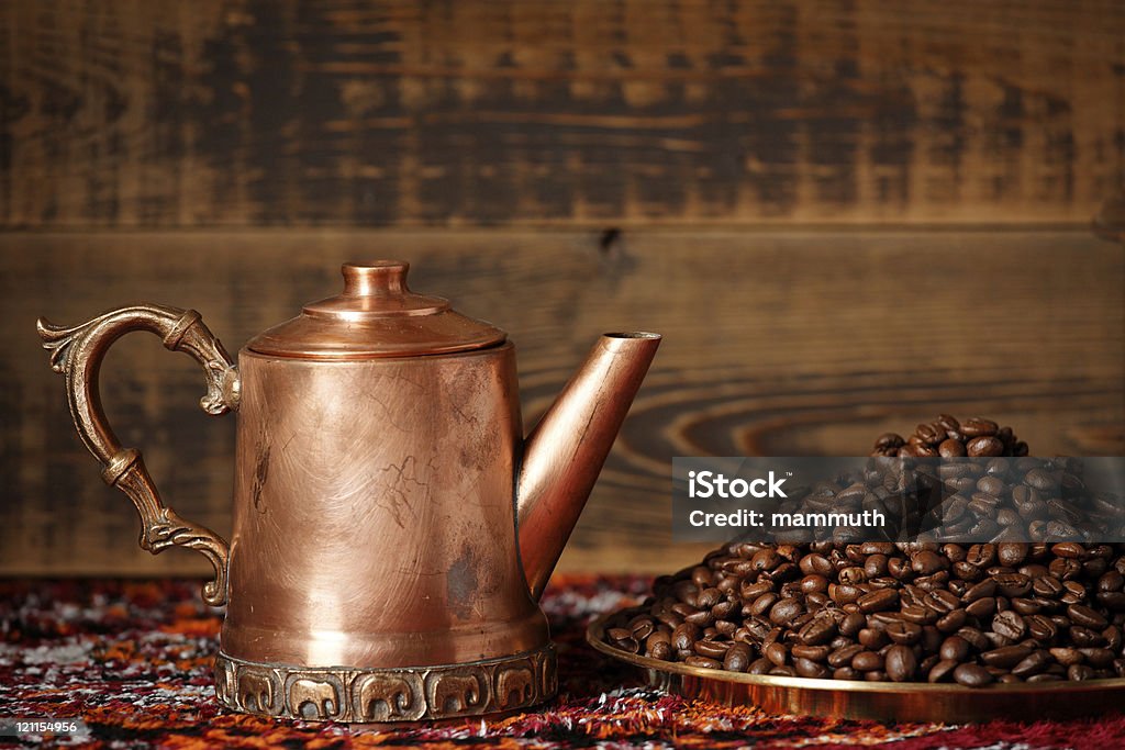 アンティーク調銅のコーヒーポット - やかんのロイヤリティフリーストックフォト