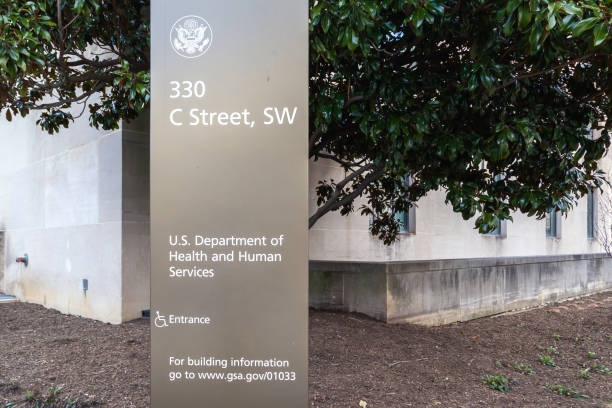 sign of u.s. department of health & human services (hhs) at its headquarters building in washington, d.c. usa. - department of health and human services imagens e fotografias de stock
