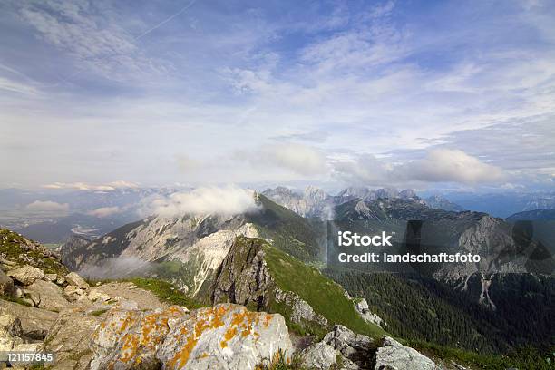 Vista Panorámica De Los Alpes En Austria Foto de stock y más banco de imágenes de Aire libre - Aire libre, Alpes Europeos, Austria