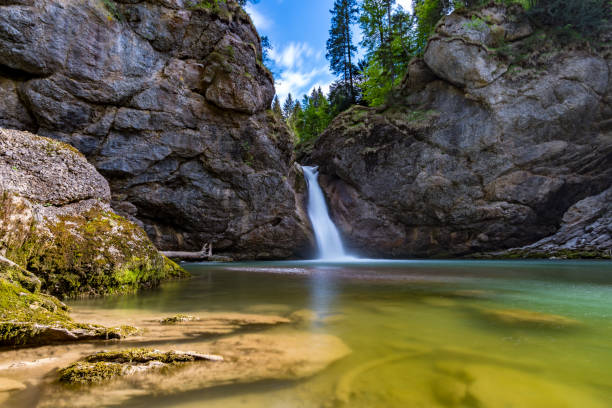 randonnée fantastique aux chutes d’eau de buchenegger - allgau field landscape bavaria photos et images de collection